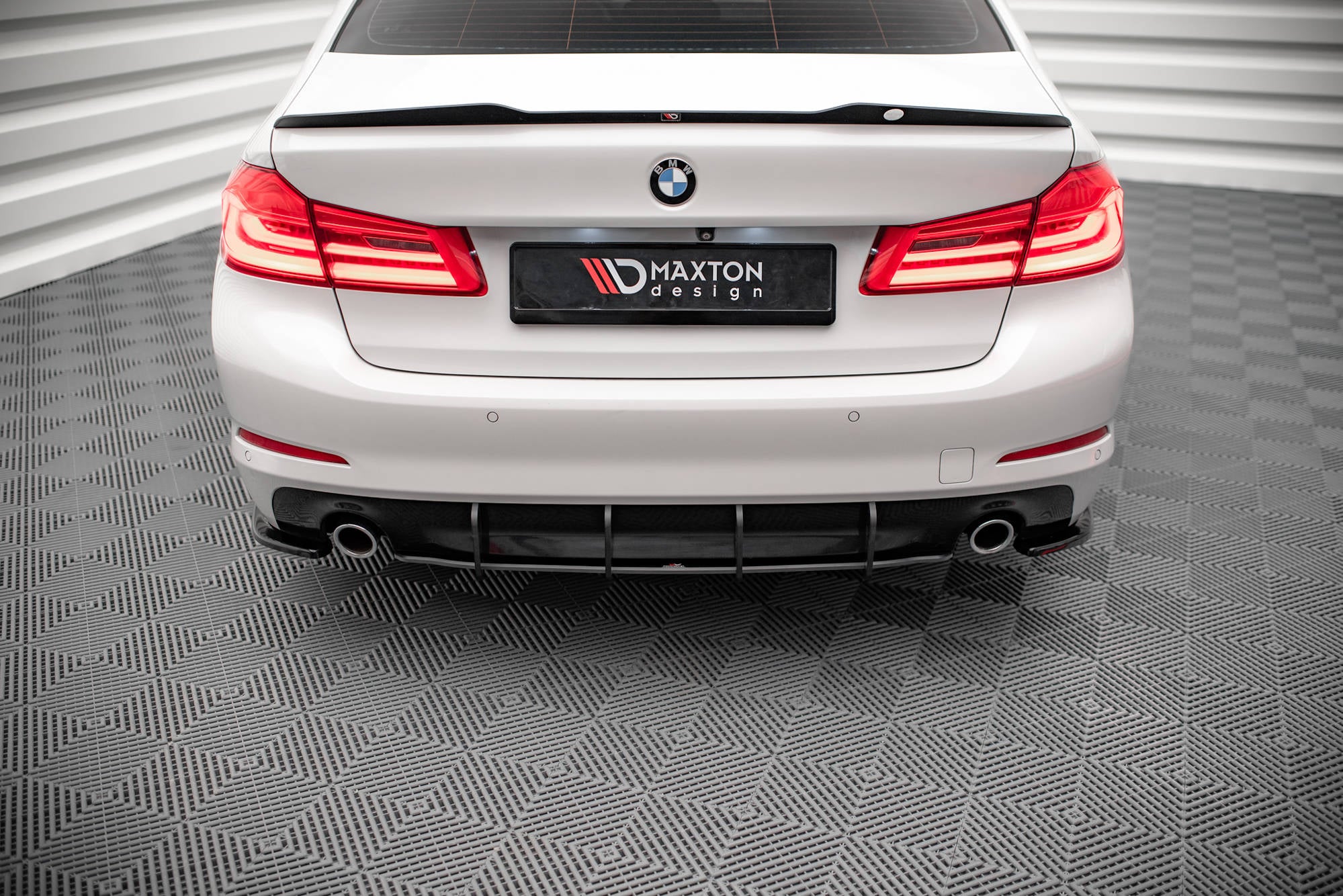Street-Pro-Rear-Diffuser-BMW-5-G30---Black
