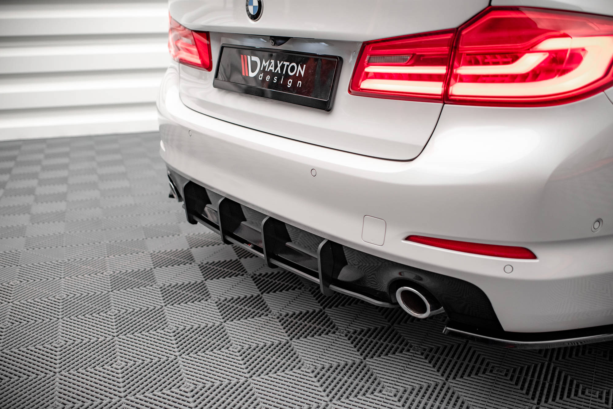 Street-Pro-Rear-Diffuser-BMW-5-G30---Black