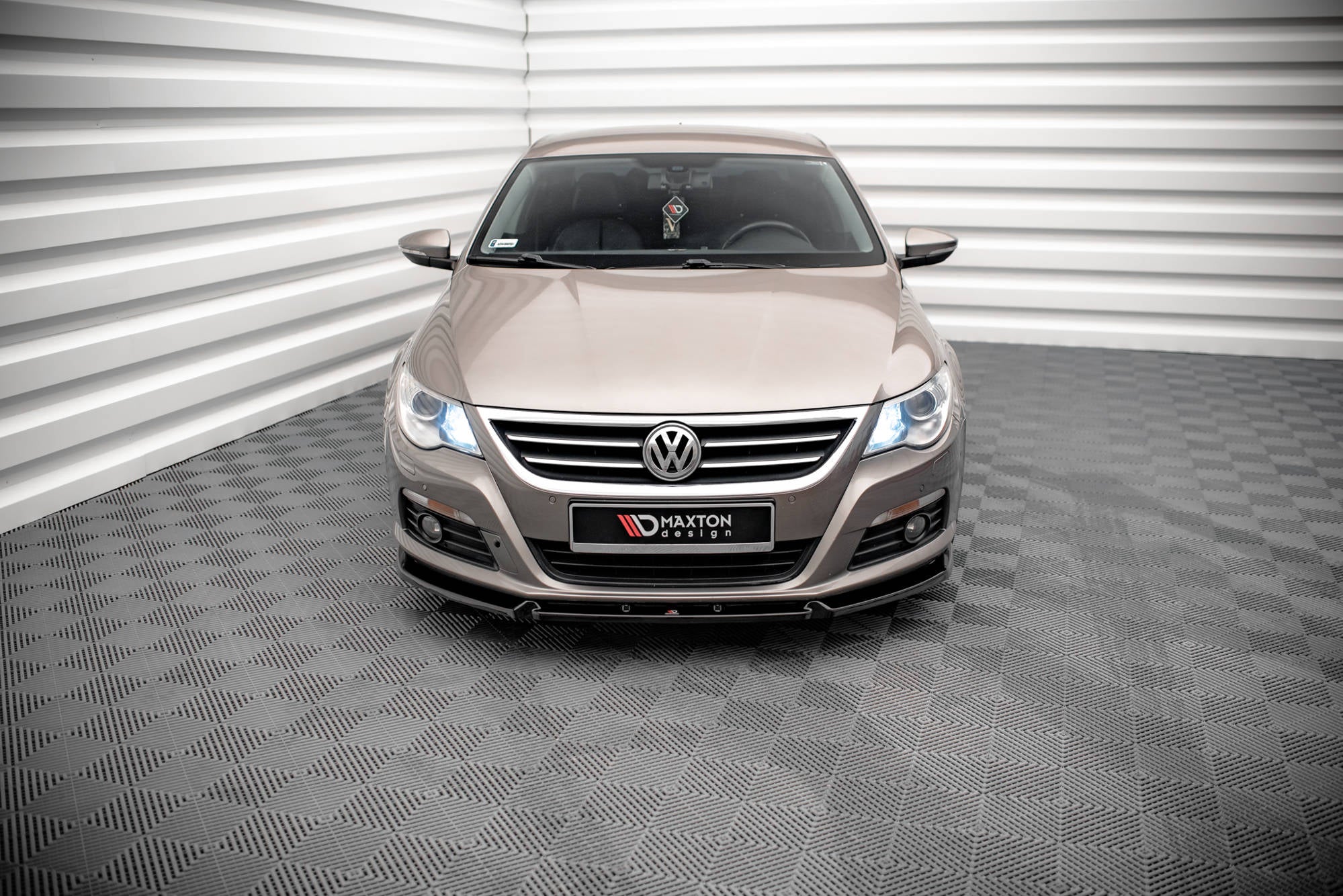 Front-Splitter-V.3-Volkswagen-Passat-CC---Gloss-Black