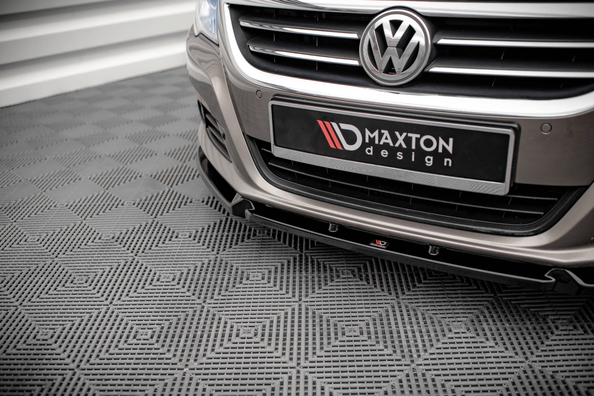 Front-Splitter-V.3-Volkswagen-Passat-CC---Gloss-Black