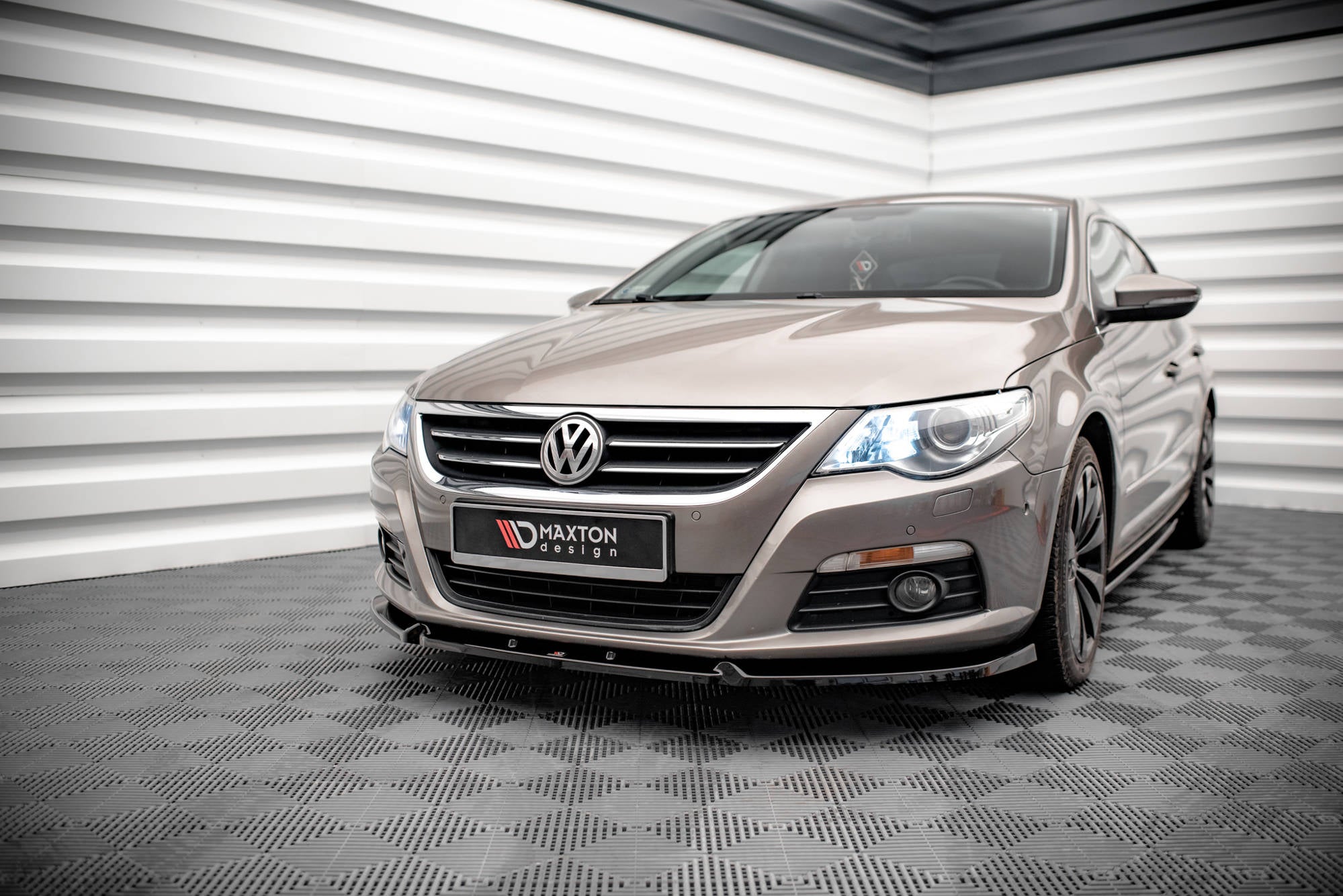 Front-Splitter-V.3-Volkswagen-Passat-CC---Gloss-Black