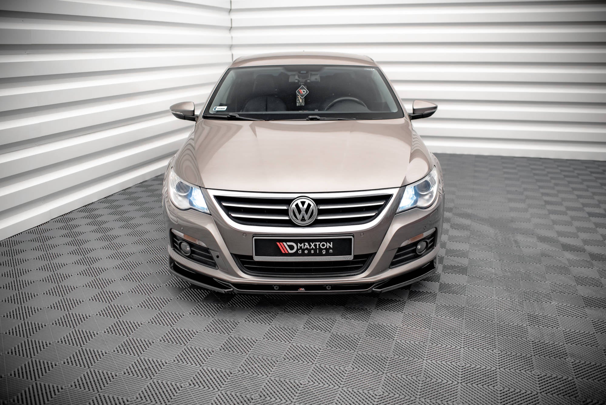 Front-Splitter-V.4-Volkswagen-Passat-CC---Gloss-Black