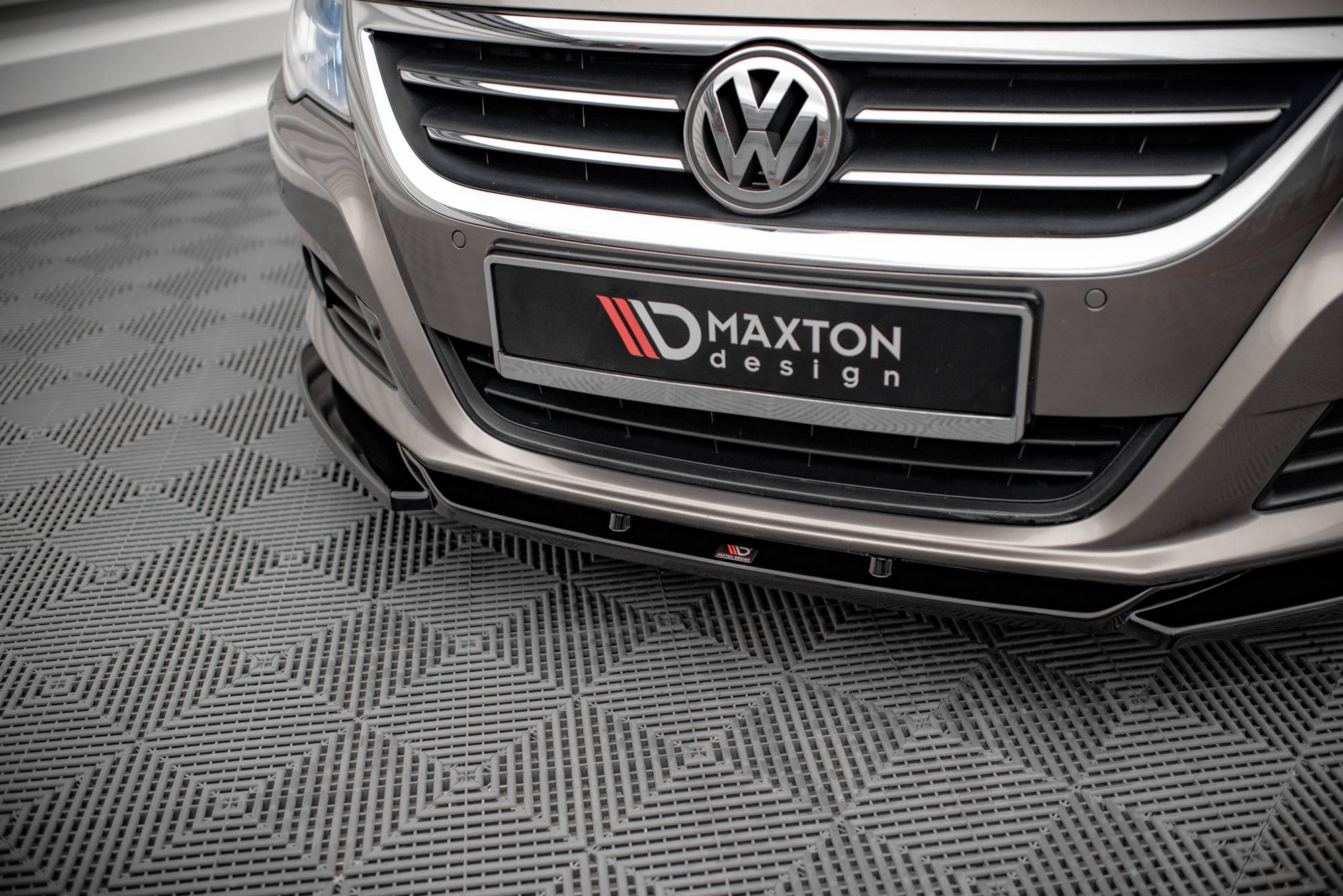 Front-Splitter-V.4-Volkswagen-Passat-CC---Gloss-Black