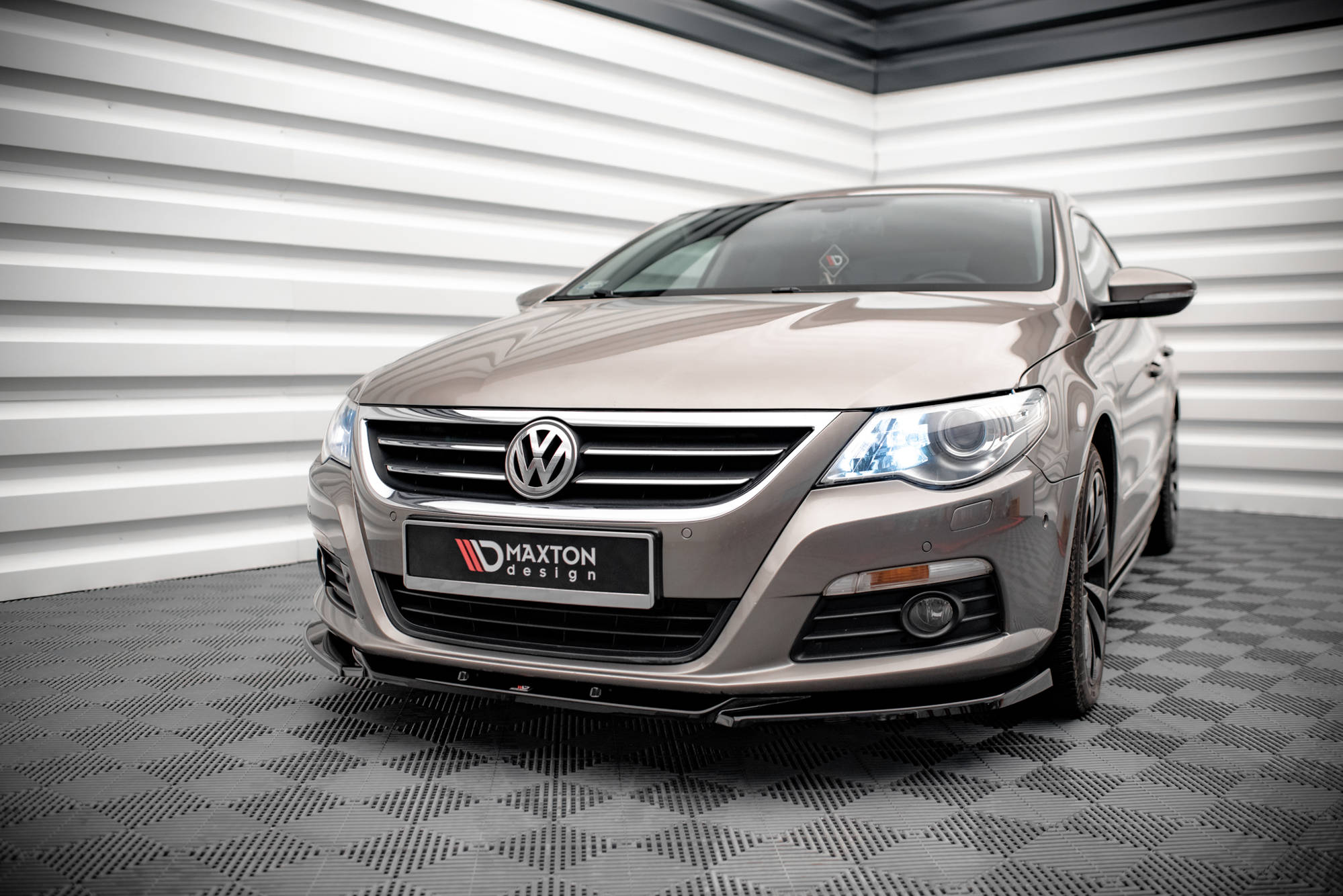 Front-Splitter-V.4-Volkswagen-Passat-CC---Gloss-Black