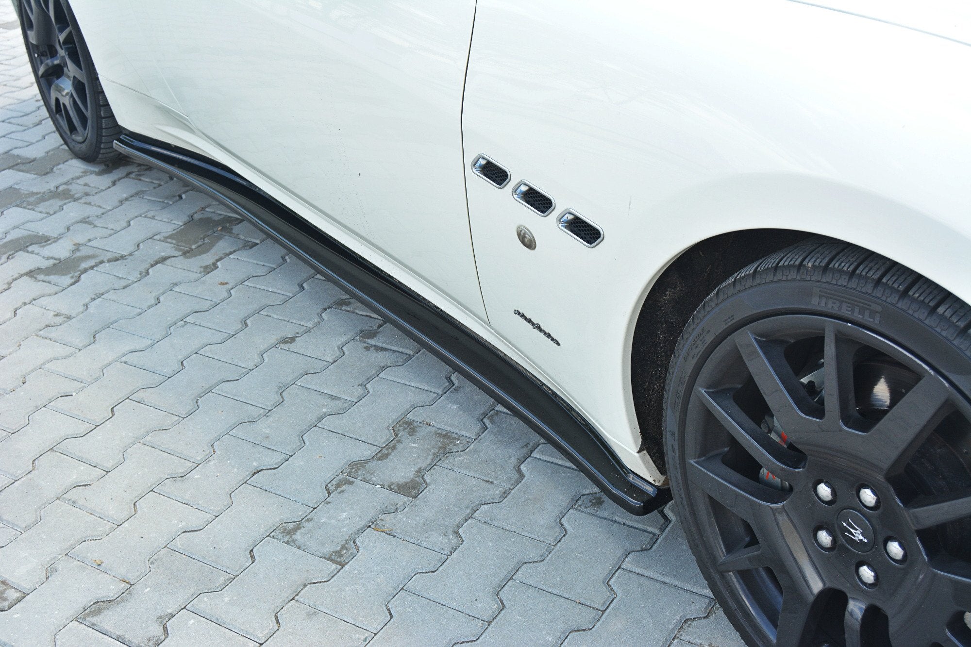Side-Skirts-Diffusers-Maserati-Granturismo-2007-2011-GB