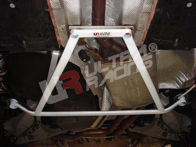 Audi-A4-04-07-FSI-UltraRacing-4-Point-Rear-Lower-Brace