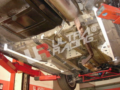 Honda-Civic-01-05-2/4D-UltraRacing-2x-3-Point-Floor-Bars