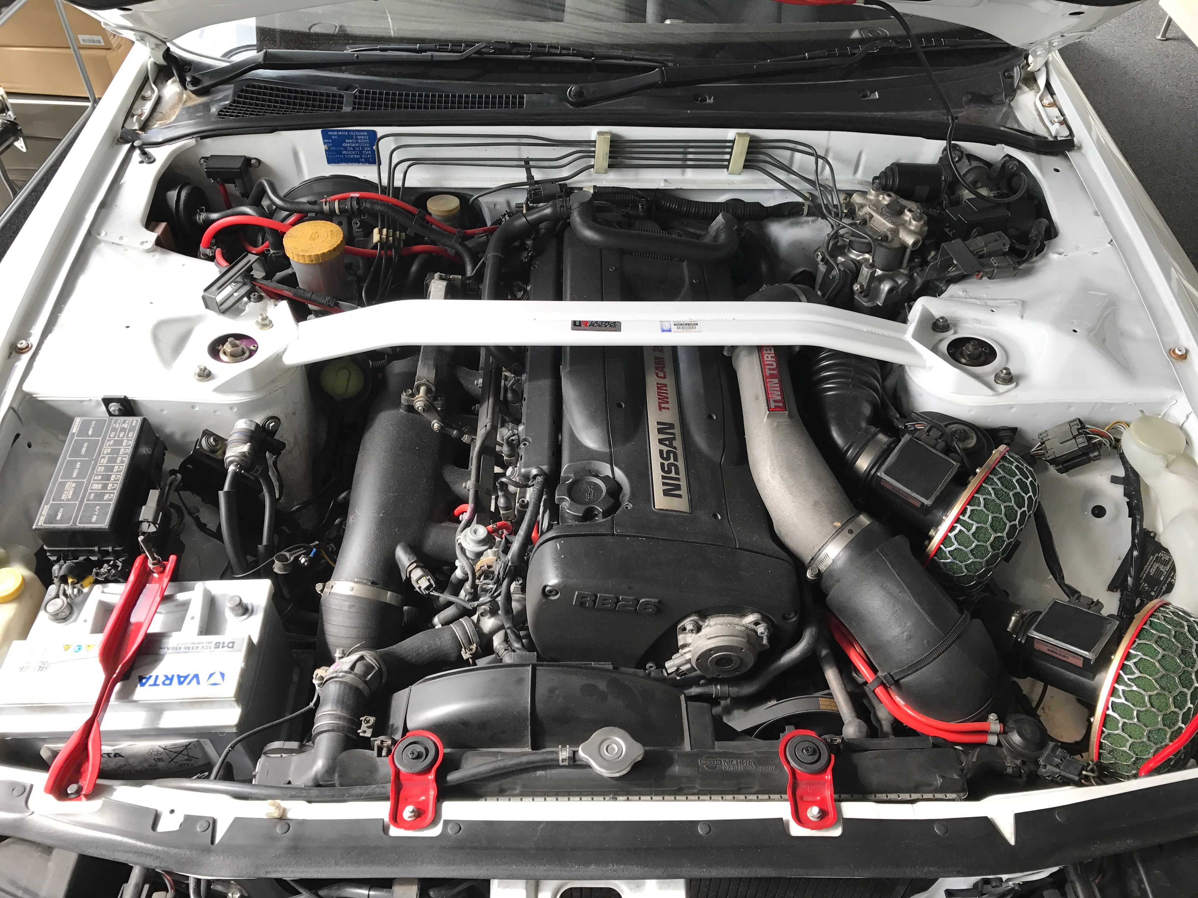 Nissan-Skyline-R32-GTR-UltraRacing-2P-Front-Upper-Strutbar