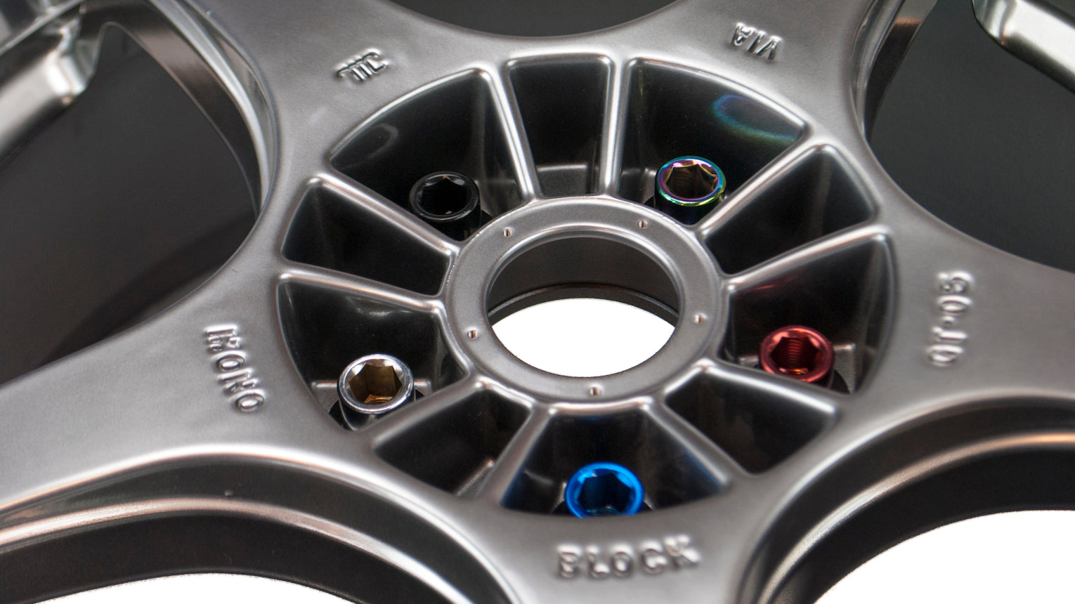 SIX-Performance-STEEL-Lug-Nuts-50mm-12x1.50-NeoChrome-V4-20x
