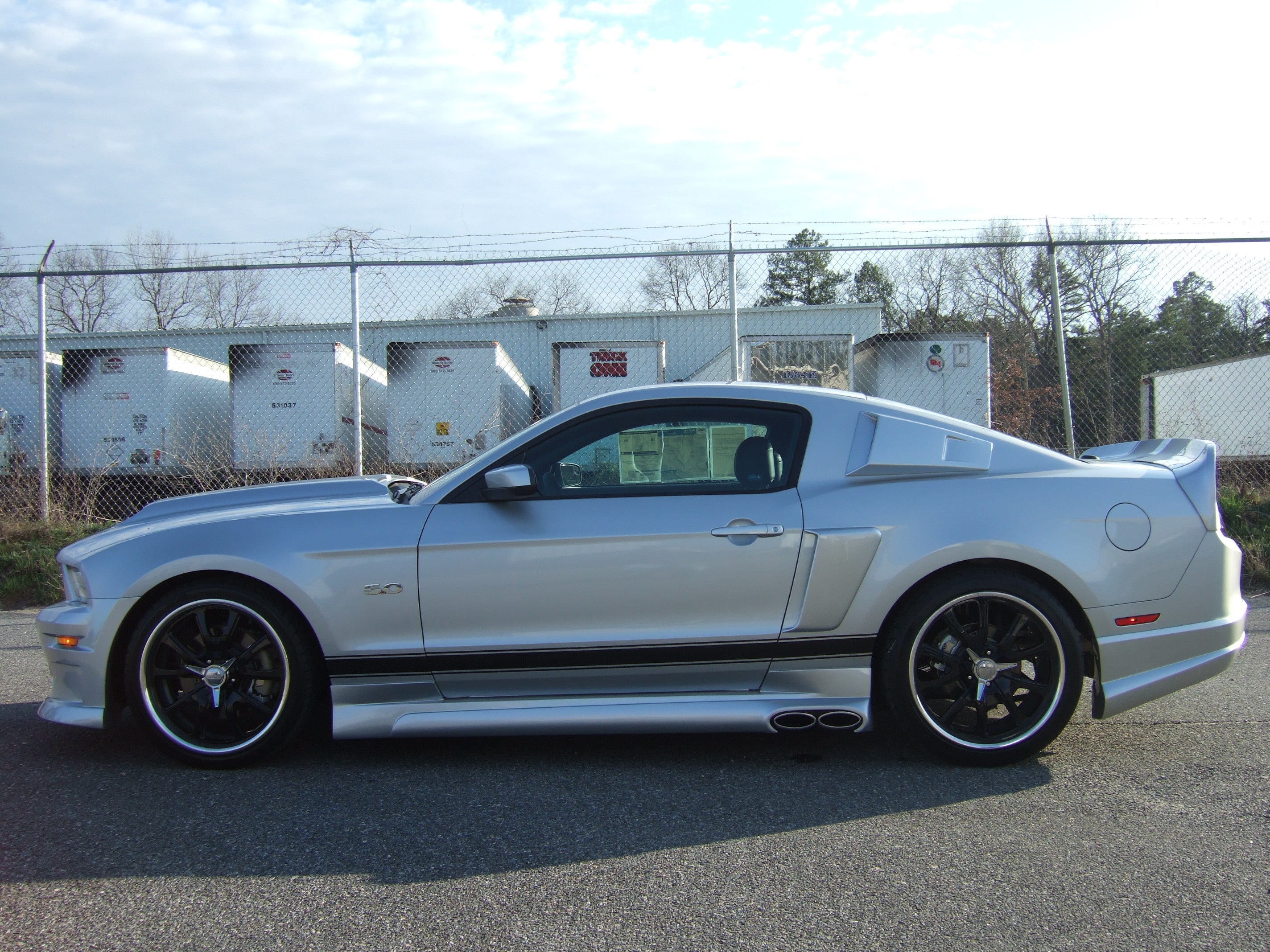 Ford-Mustang-10-12-Side-Door-Vent-Scoops-BLACK