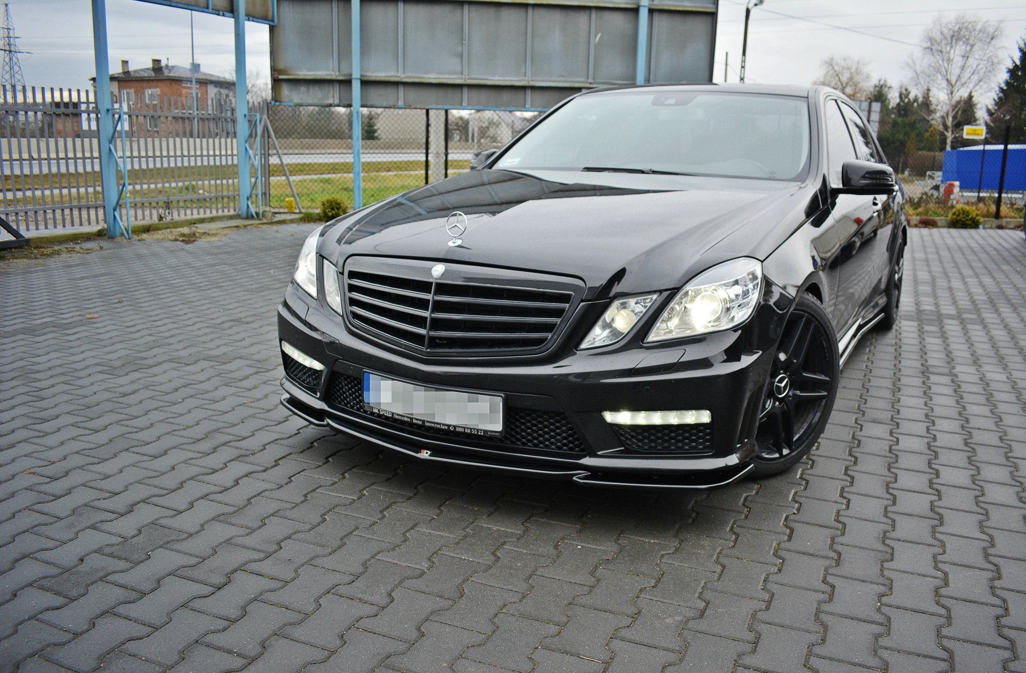 Front-Splitter-V.1-Mercedes-Benz-E63-AMG-W212---Gloss-Black