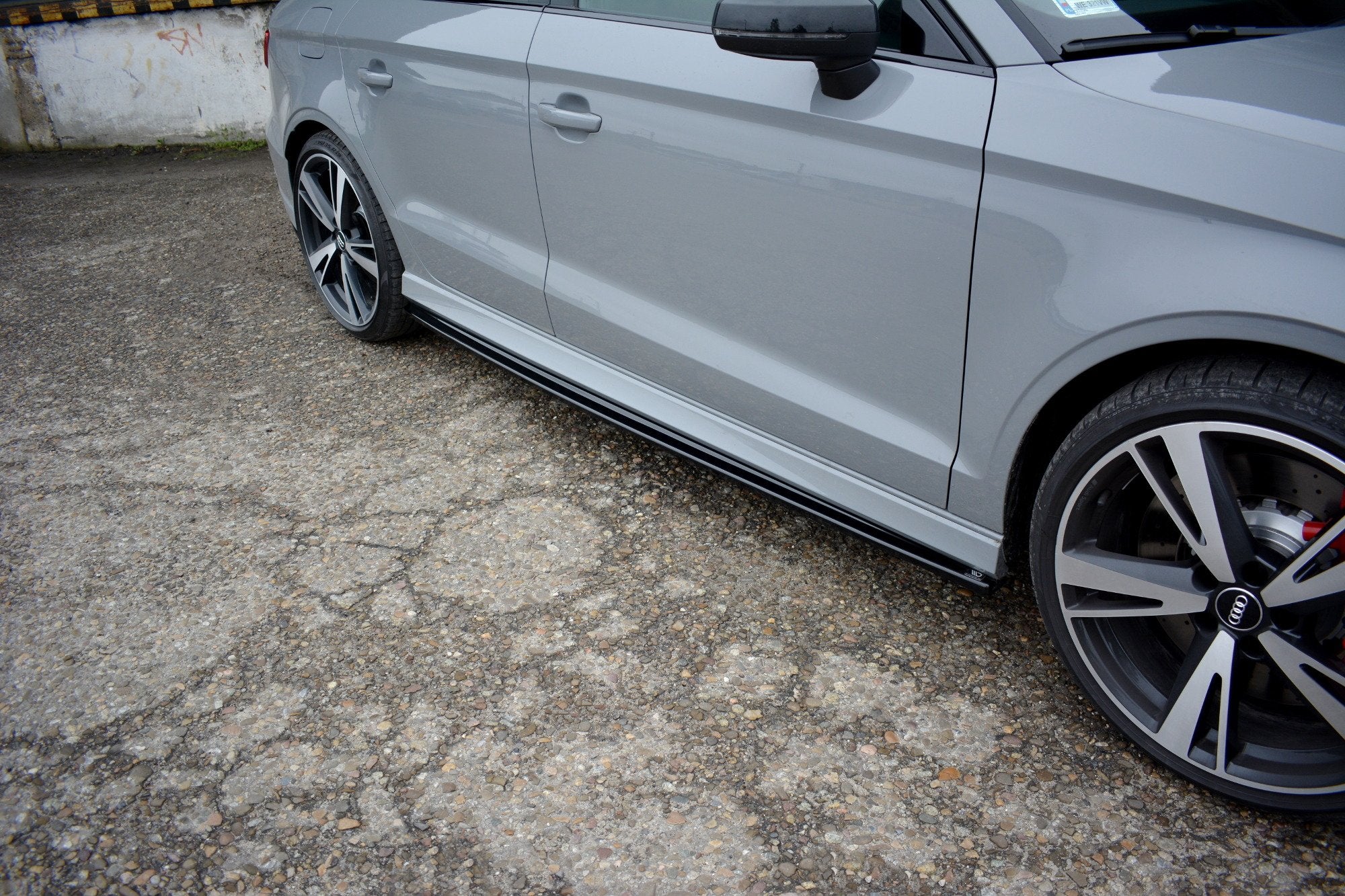 Side-Skirts-Diffusers-Audi-RS3-8V-FL-Sedan---Gloss-Black