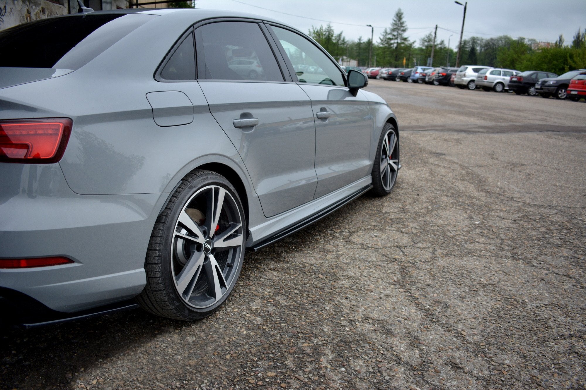 Side-Skirts-Diffusers-Audi-RS3-8V-FL-Sedan---Gloss-Black
