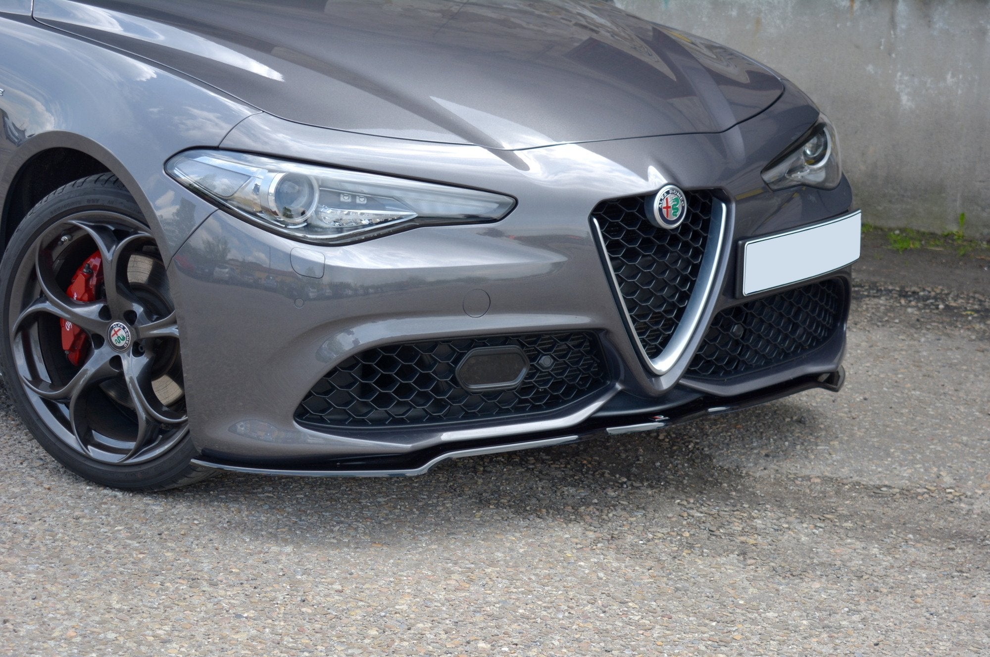 Front-Splitter-V.1-Alfa-Romeo-Giulia-Veloce---Gloss-Black