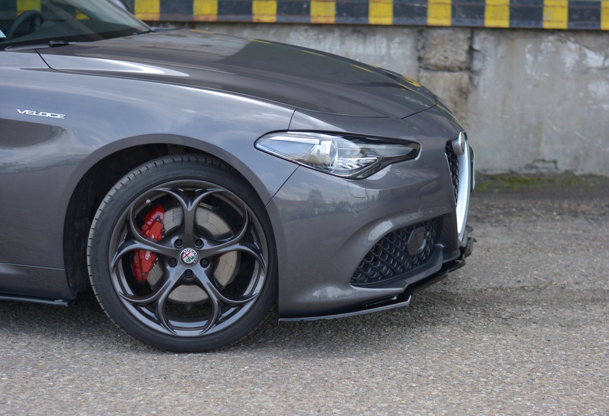 Front-Splitter-V.1-Alfa-Romeo-Giulia-Veloce---Gloss-Black