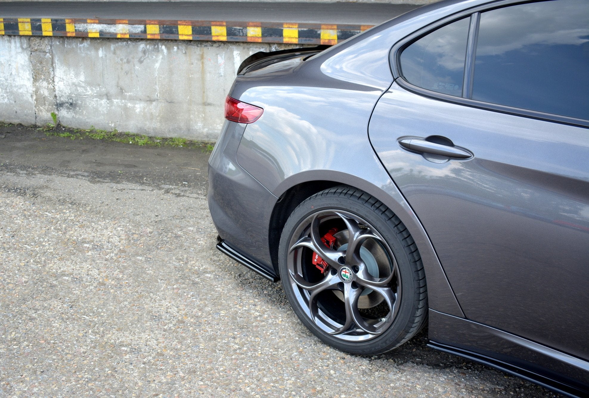 Rear-Side-Splitters-Alfa-Romeo-Giulia-Veloce---Gloss-Black