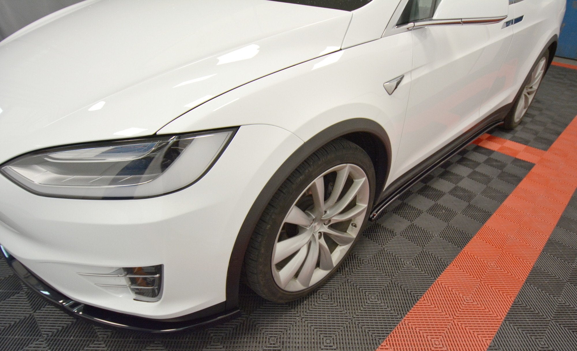 Side-Skirts-Diffusers-V.1-Tesla-Model-X---Gloss-Black