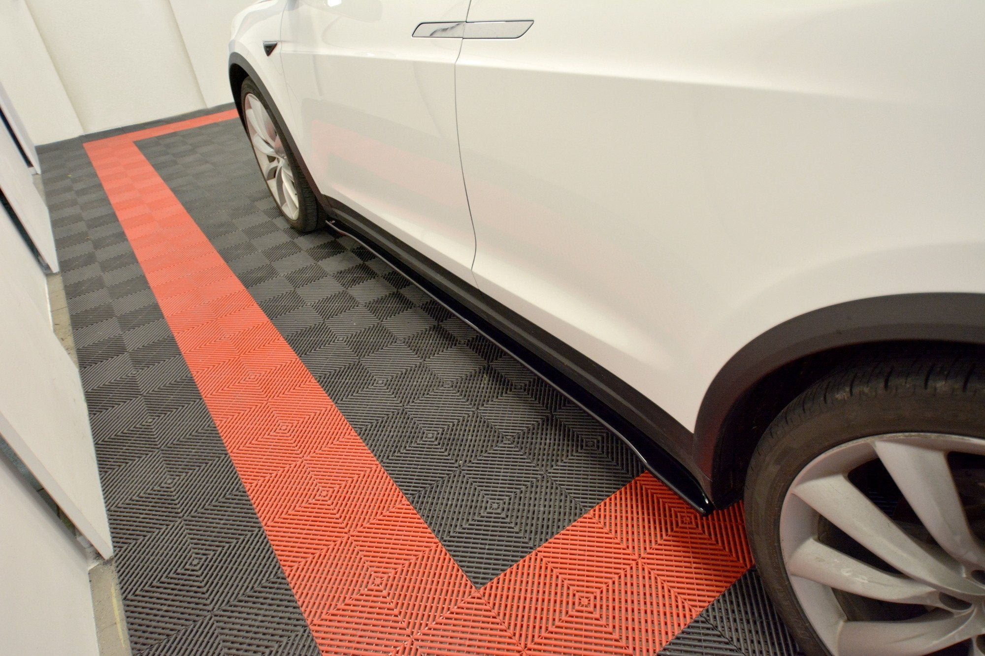 Side-Skirts-Diffusers-V.2-Tesla-Model-X---Gloss-Black