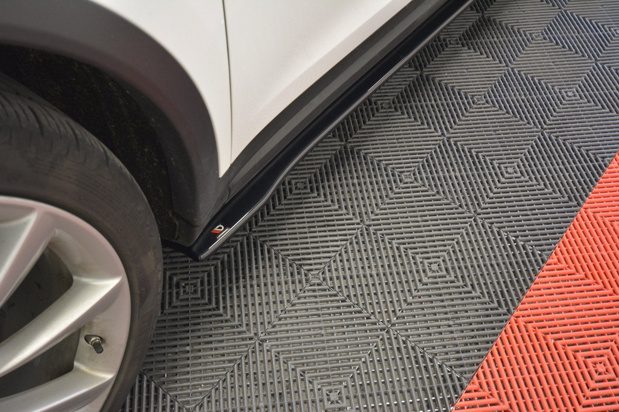 Side-Skirts-Diffusers-V.2-Tesla-Model-X---Gloss-Black