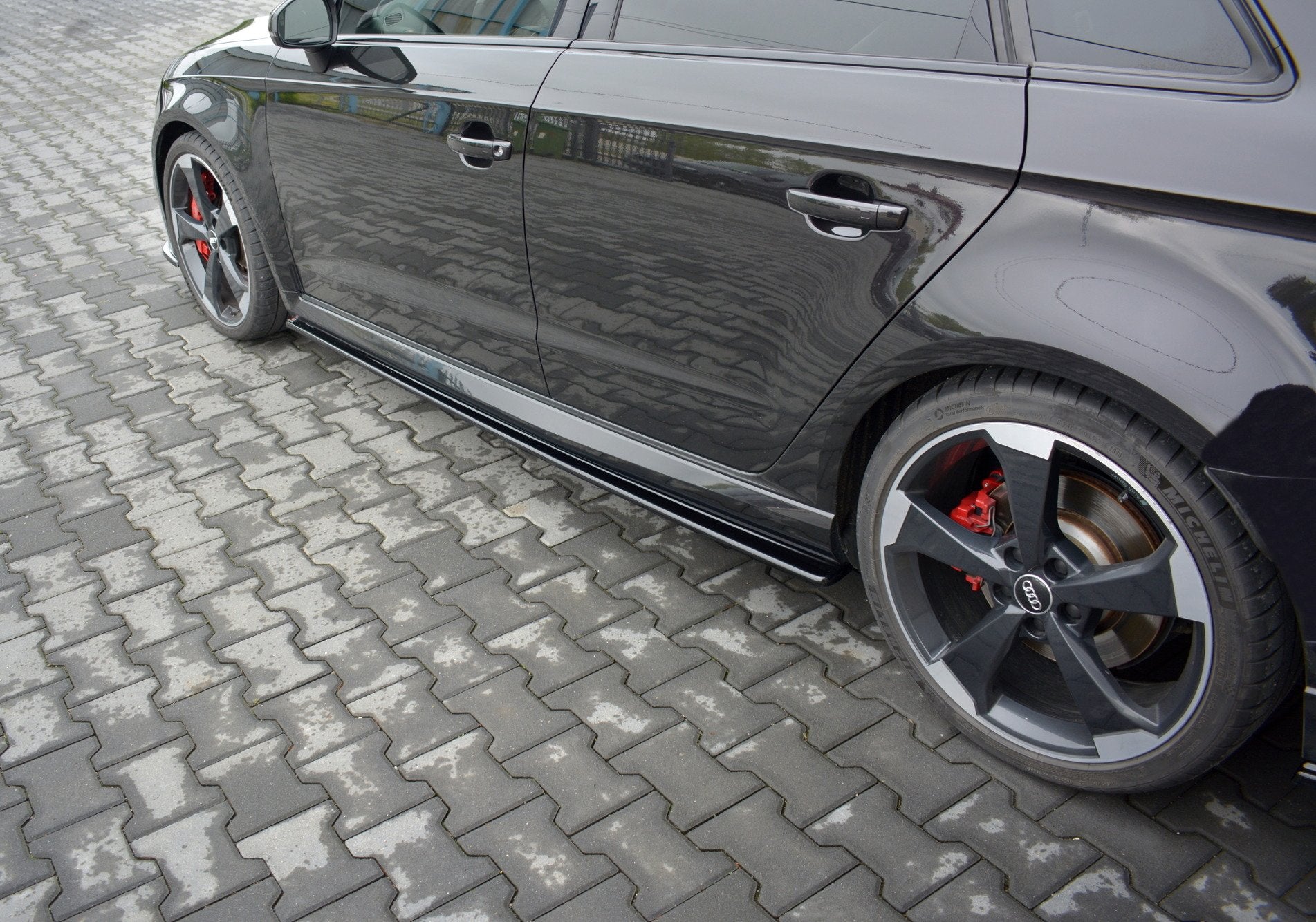 Side-Skirts-Diffusers-Audi-RS3-8V-FL-Sportback---Textured