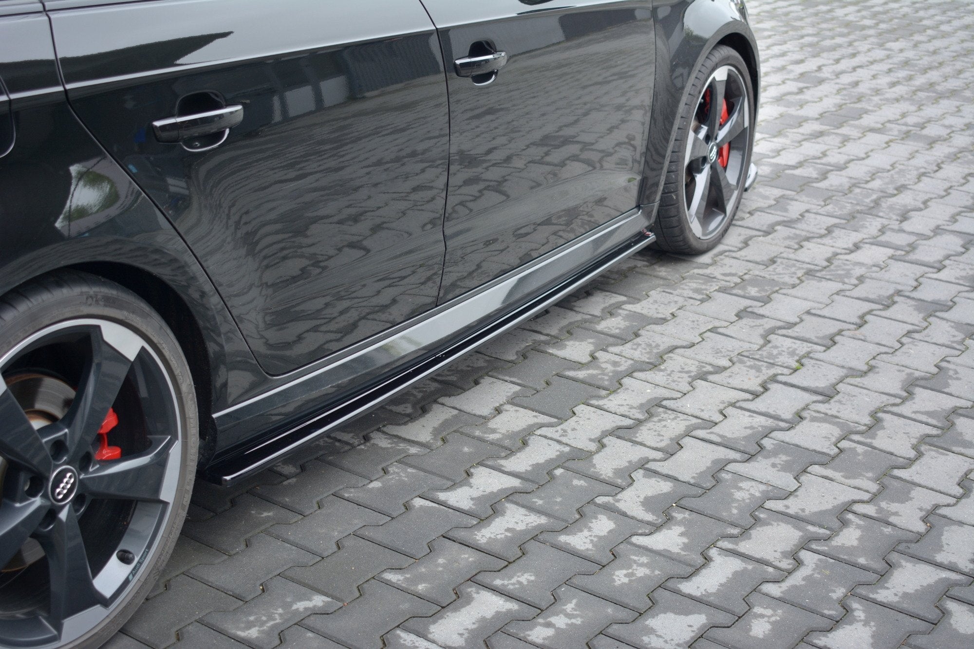 Side-Skirts-Diffusers-Audi-RS3-8V-FL-Sportback---Textured