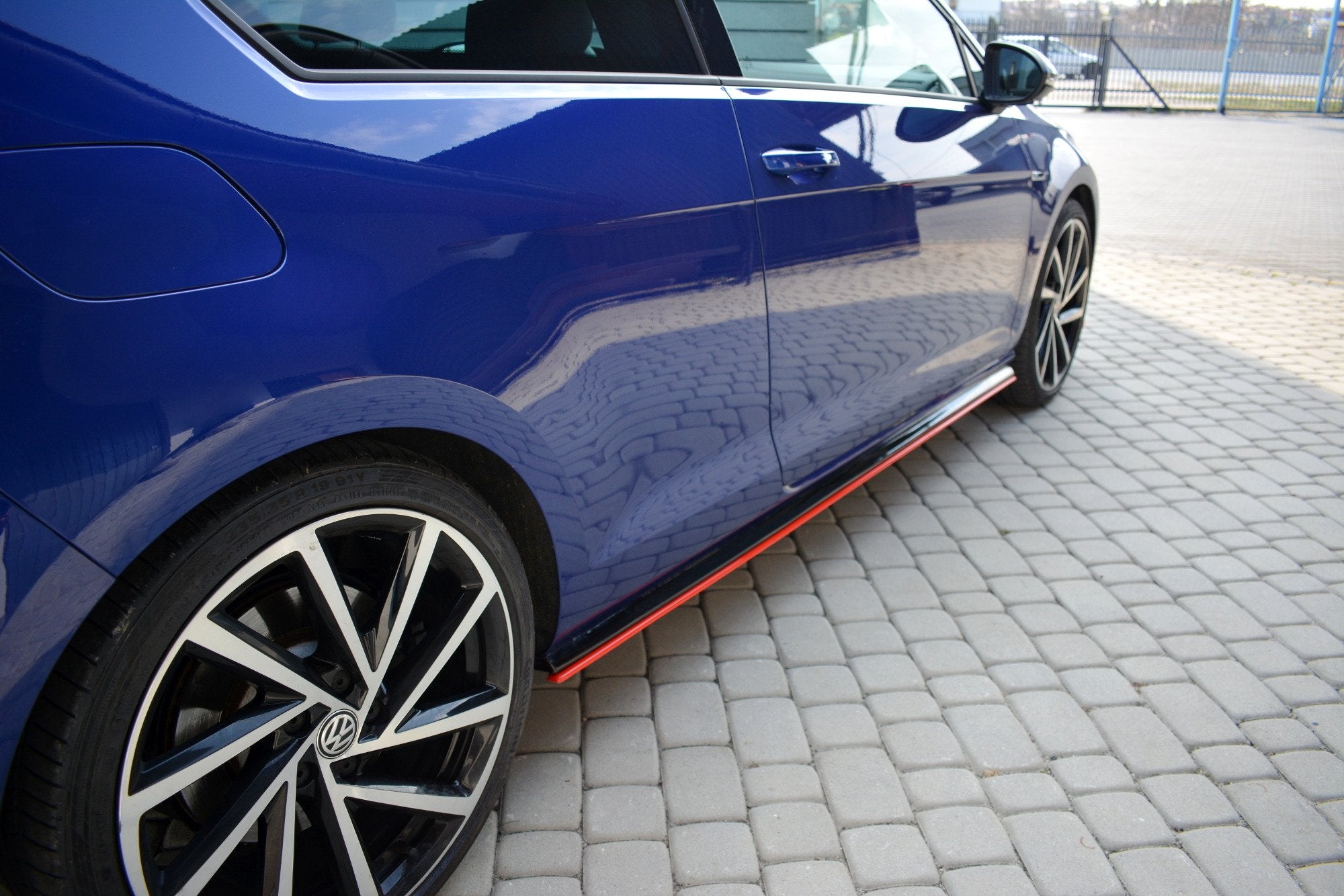Side-Skirts-Diffusers-V.2-VW-Golf-7-R-/-R-Line-Facelift-GB