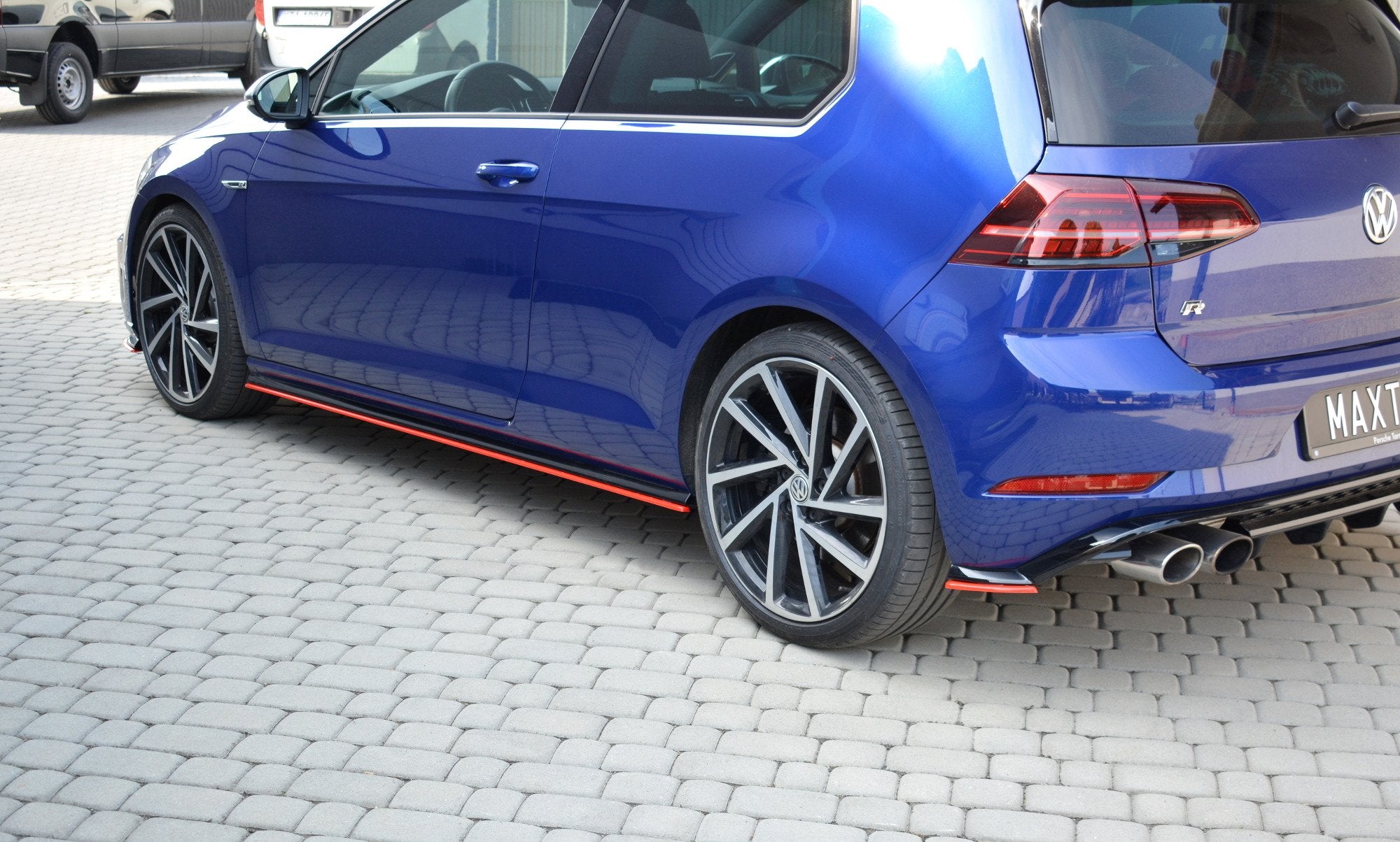 Side-Skirts-Diffusers-V.2-VW-Golf-7-R-/-R-Line-Facelift-GB