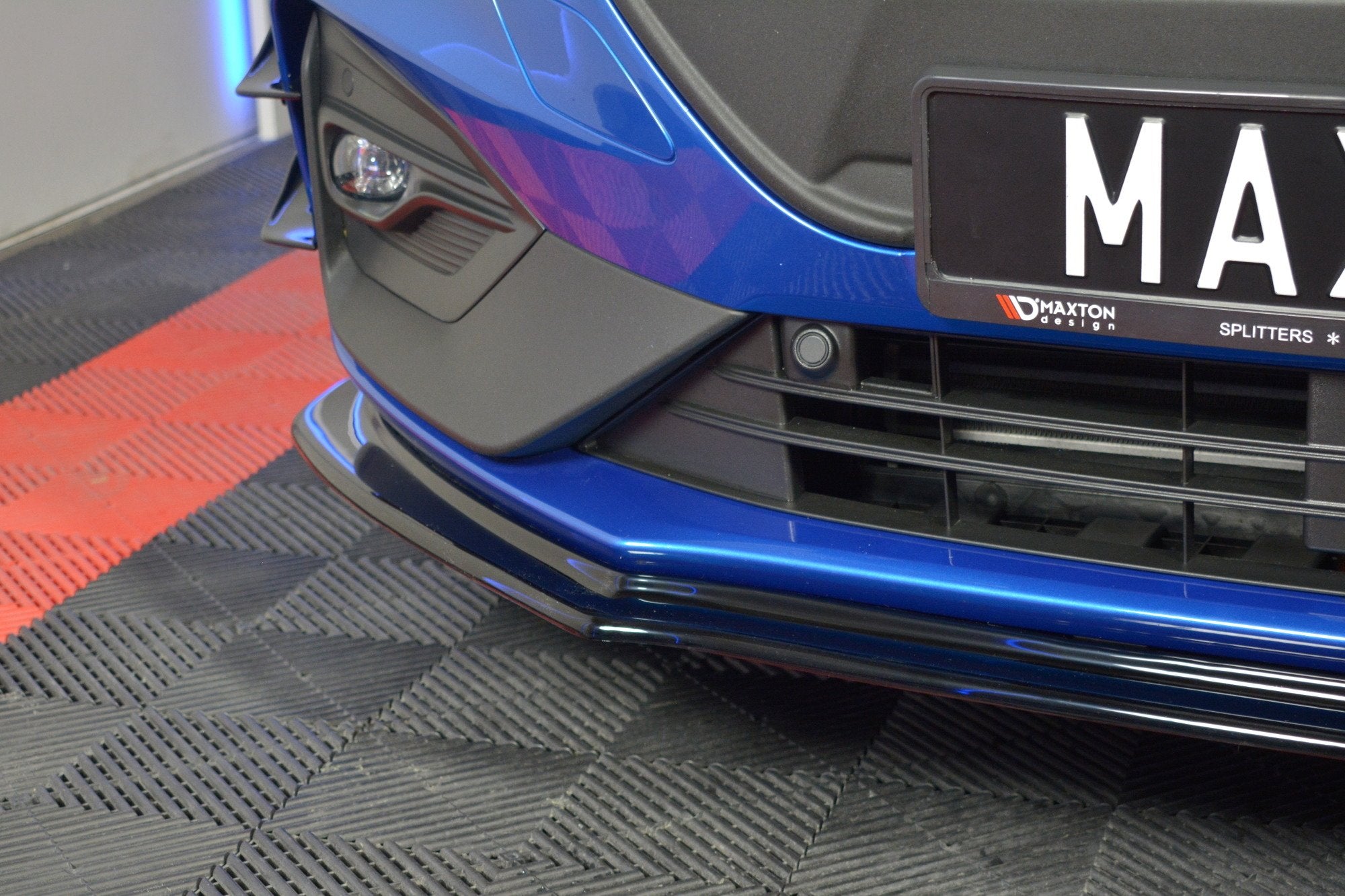 Front-Splitter-V.4-Ford-Focus-ST-/-ST-Line-MK4---Gloss-Black