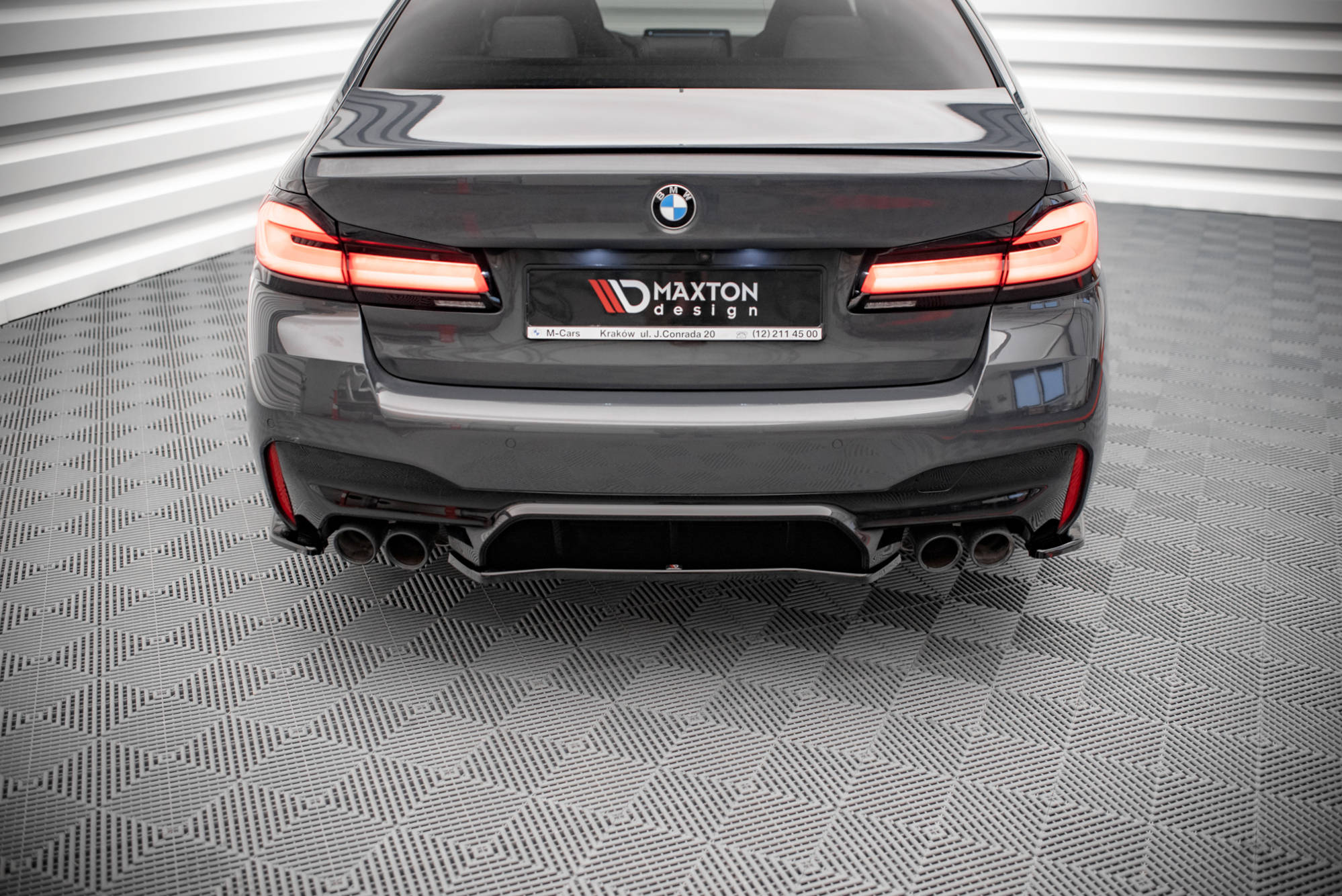 Central-Rear-Splitter-BMW-M5-F90---Gloss-Black