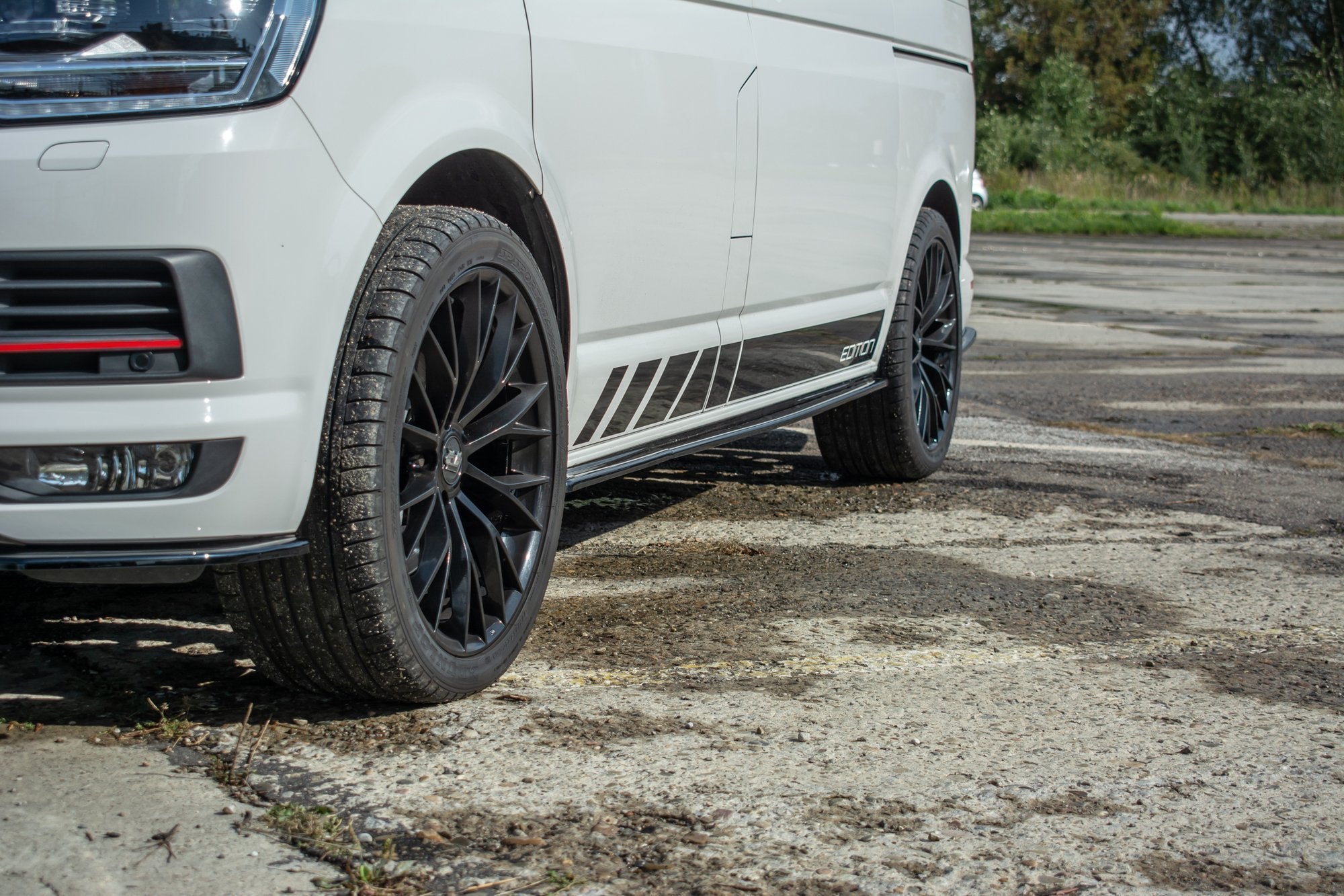 Side-Skirts-Diffusers-Volkswagen-T6---Gloss-Black