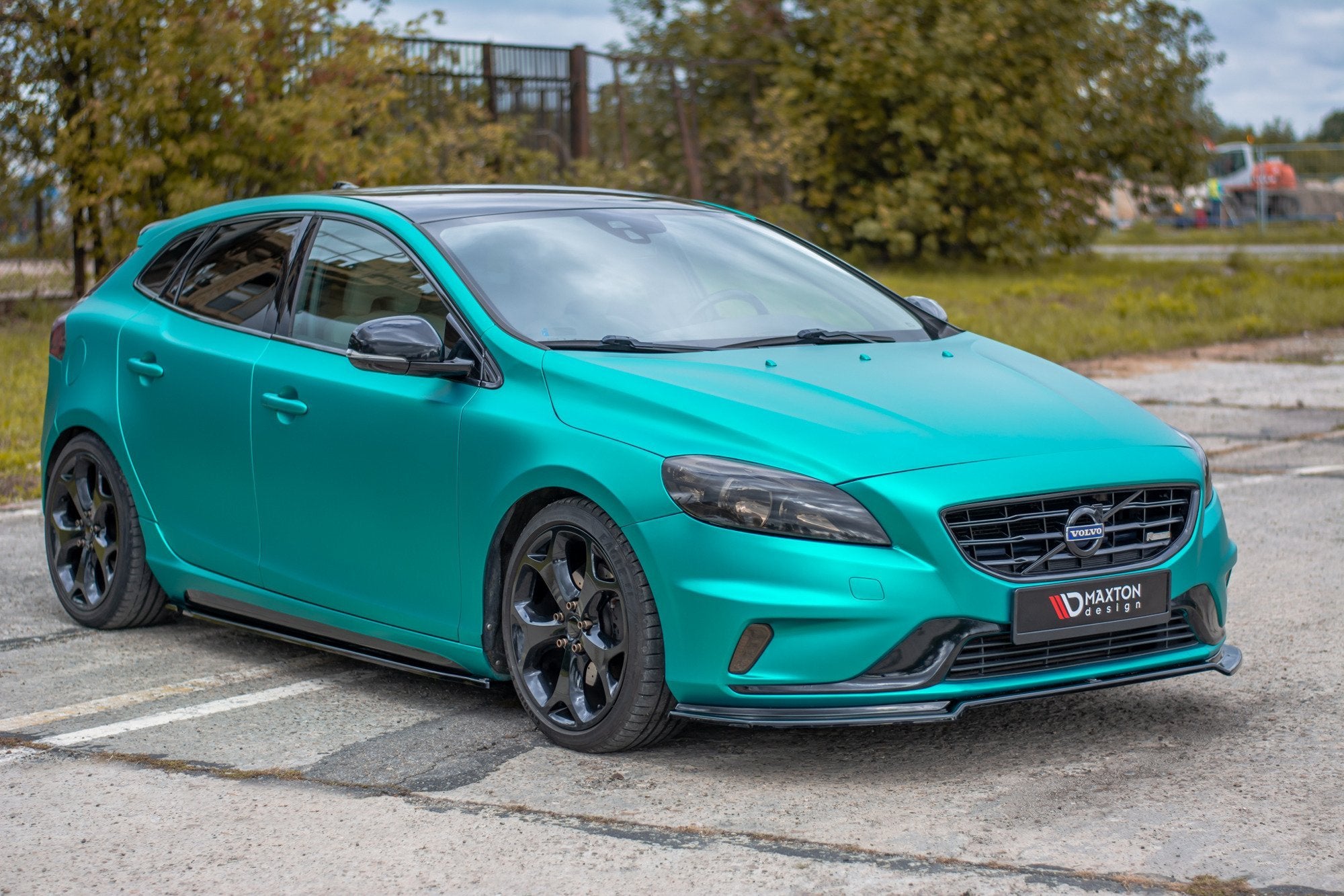 Front-Splitter-Volvo-V40-R-Design---Gloss-Black