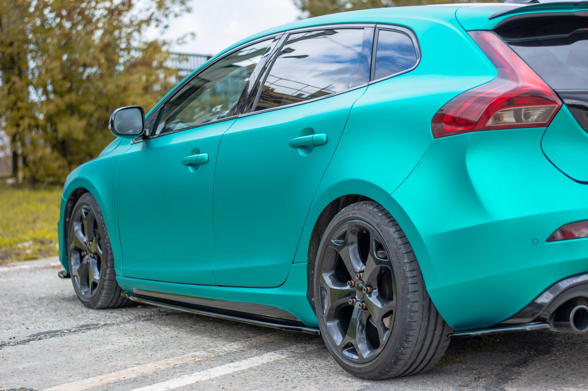 Side-Skirts-Diffusers-Volvo-V40-R-Design---Gloss-Black