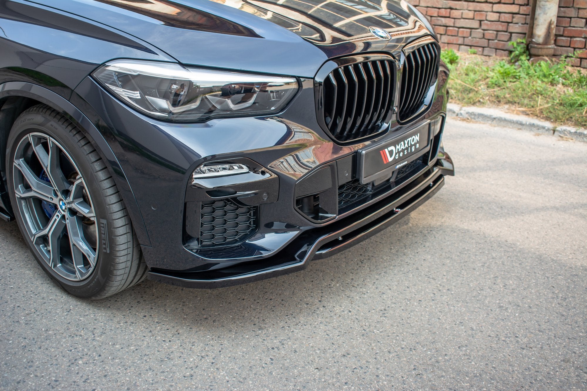 Front-Splitter-For-BMW-X5-G05-M-Pack---Gloss-Black