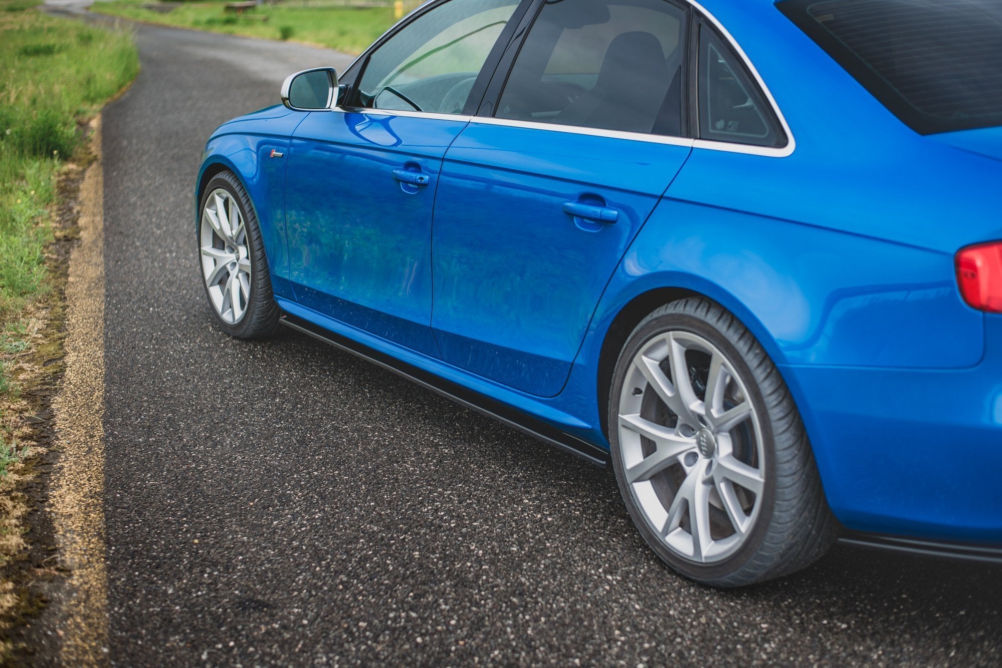 SIDE-SKIRTS-DIFFUSERS-S4-/-A4-/-A4-S-LINE-B8-/-B8-FL-GLOSS