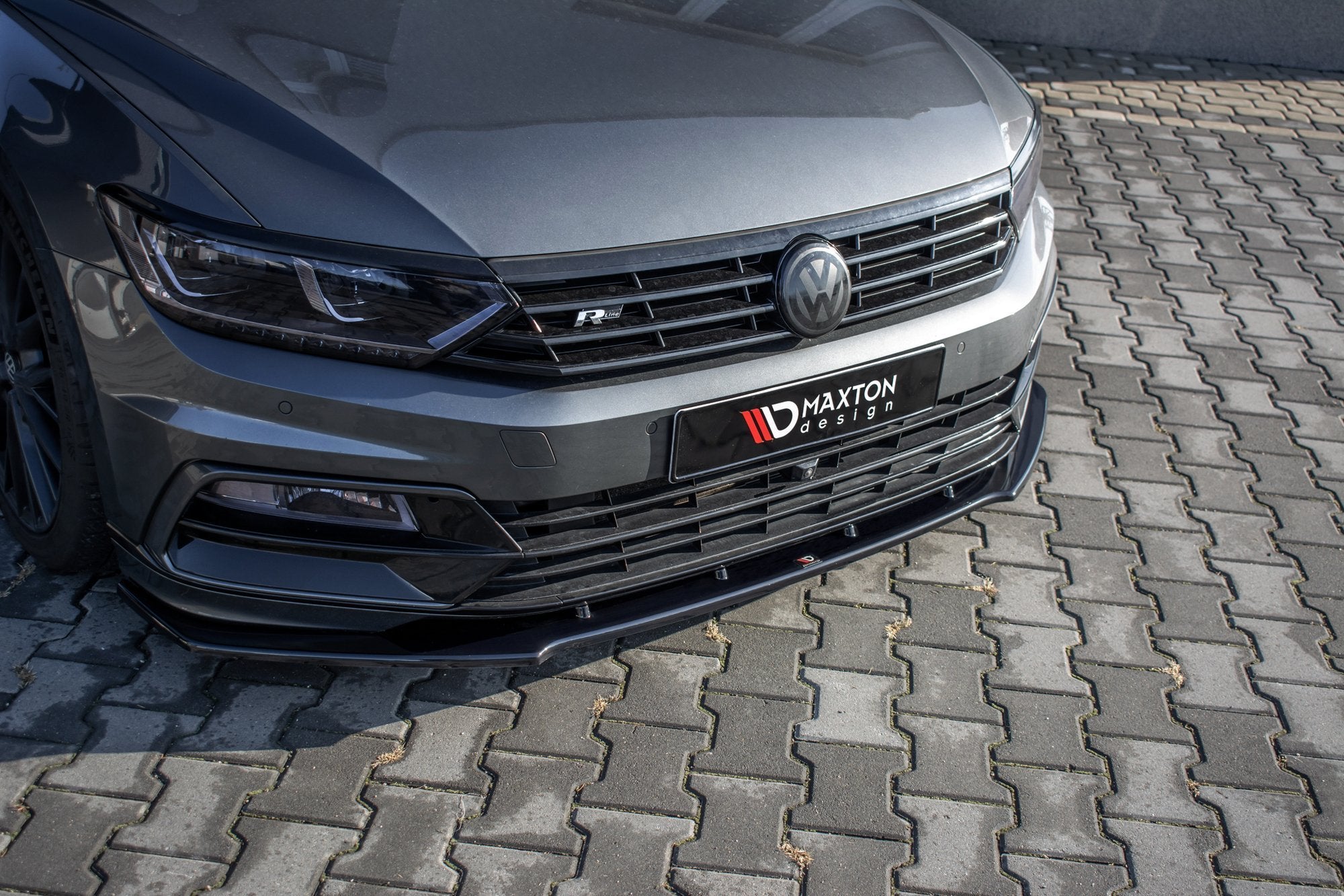 Front-Splitter-V.1-Volkswagen-Passat-R-Line-B8---Gloss-Black