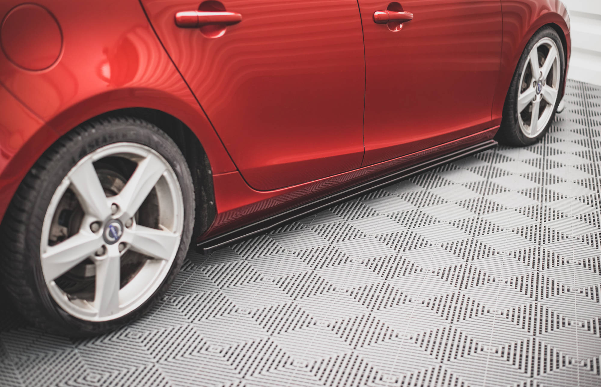 Side-Skirts-Diffusers-Volvo-V40---Gloss-Black