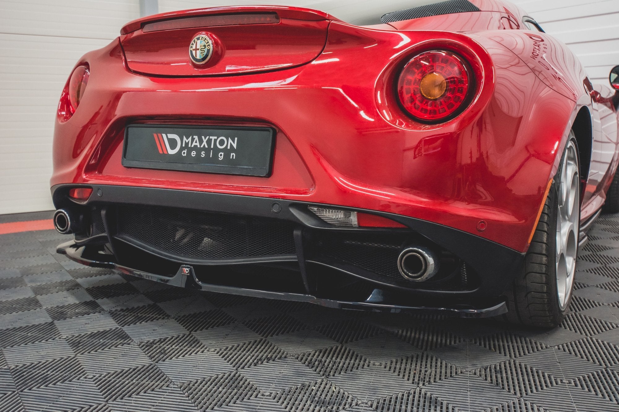 Central-Rear-Splitter-Alfa-Romeo-4C---Gloss-Black