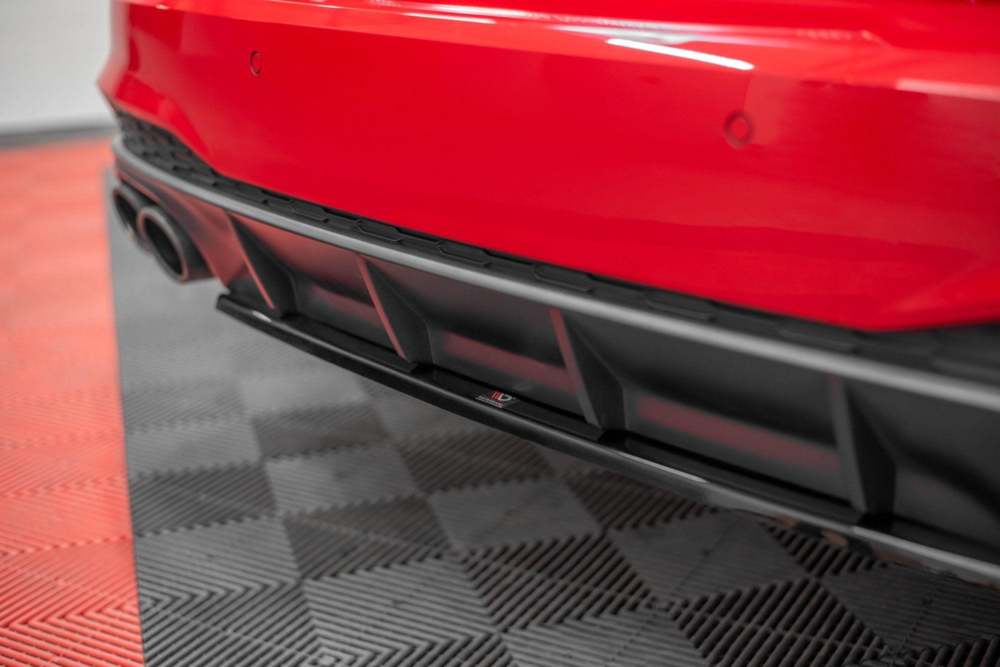 Central-Rear-Splitter-Audi-S7-C8---Gloss-Black