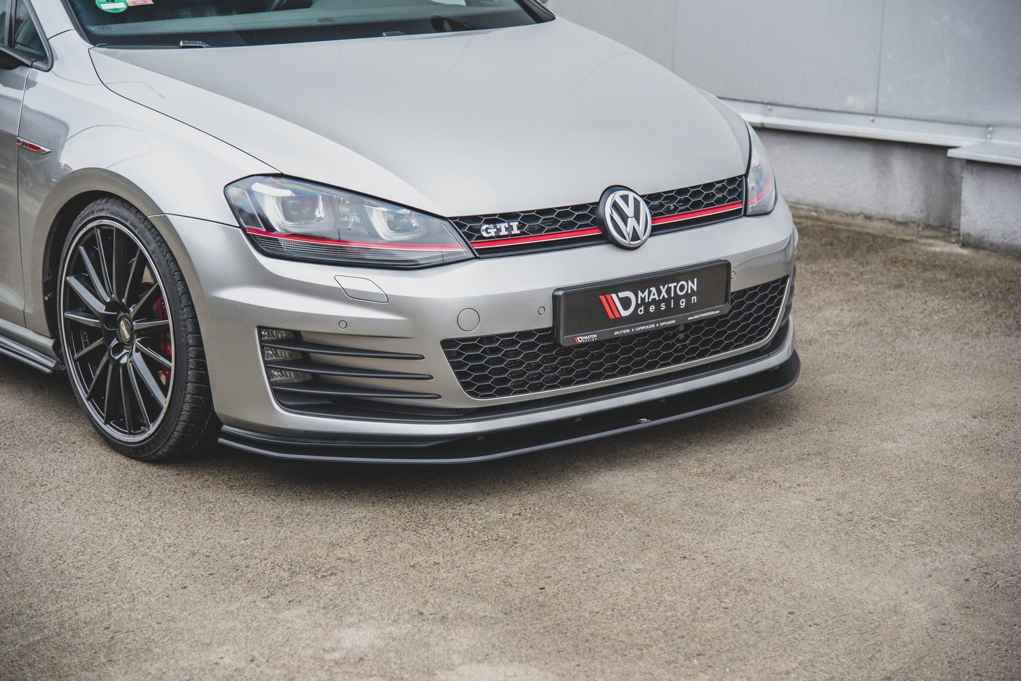 Racing-Durability-Front-Splitter-VW-Golf-7-GTi---Red-Line
