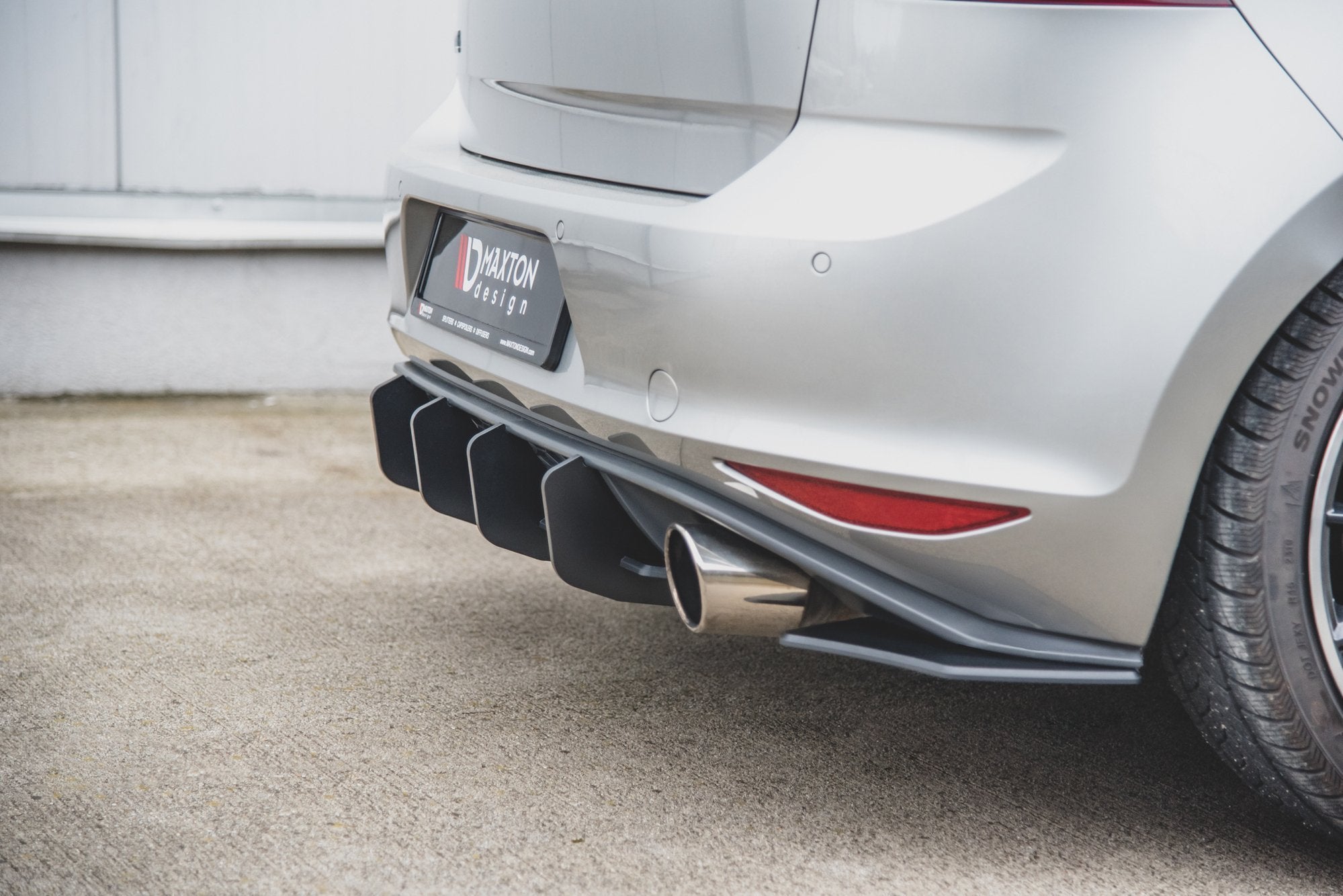 Racing-Durablity-Rear-Diffuser-V.2-VW-Golf-7-GTi---Red-Line