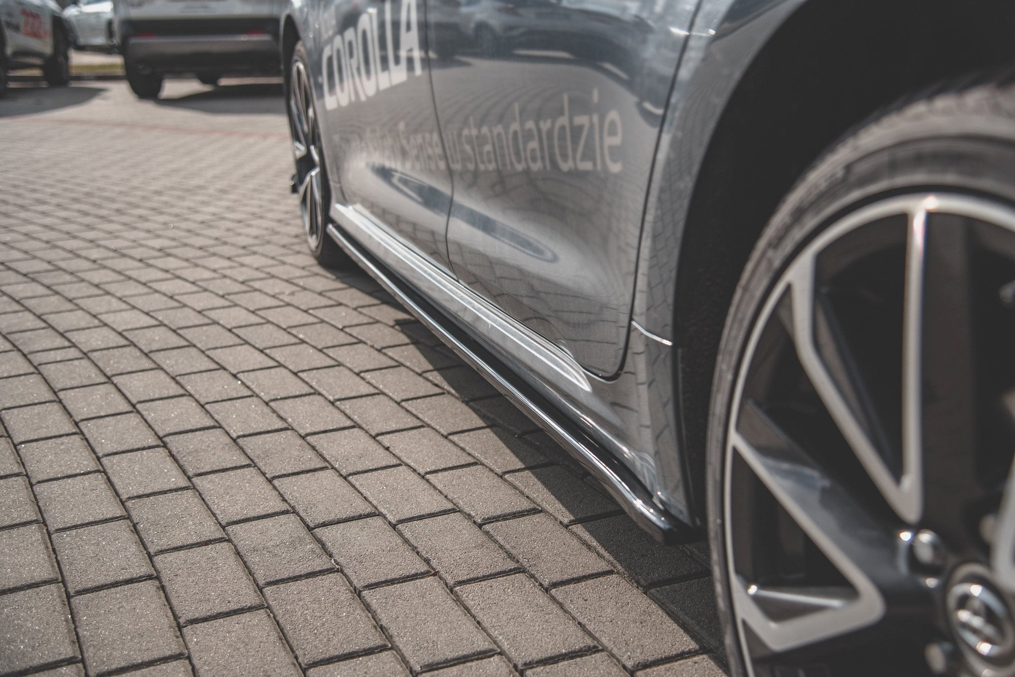 Side-Skirts-Diffusers-Toyota-Corolla-XII-Sedan---Gloss-Black