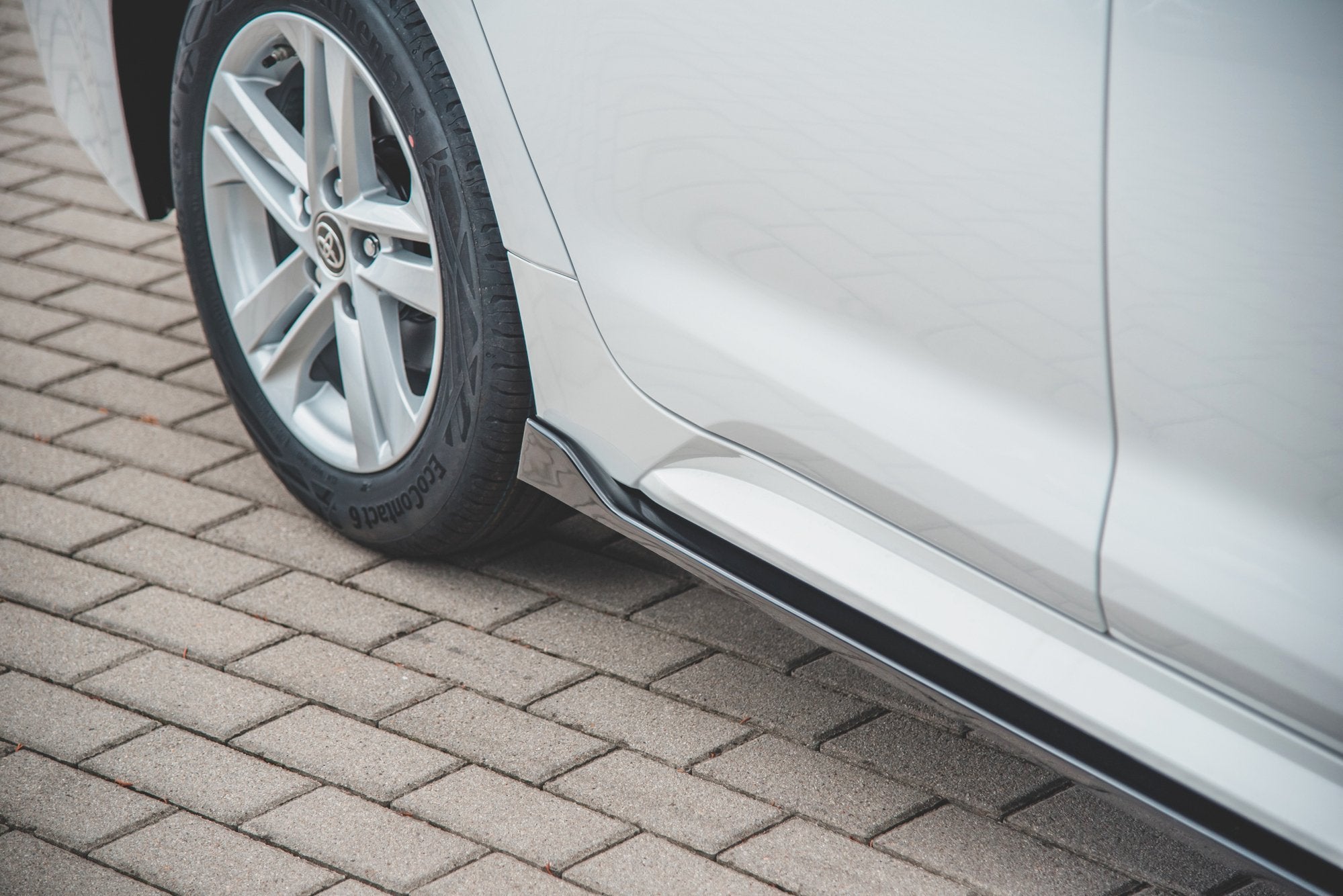 Side-Skirts-Diffusers-Toyota-Corolla-XII-Touring-Sports-GB