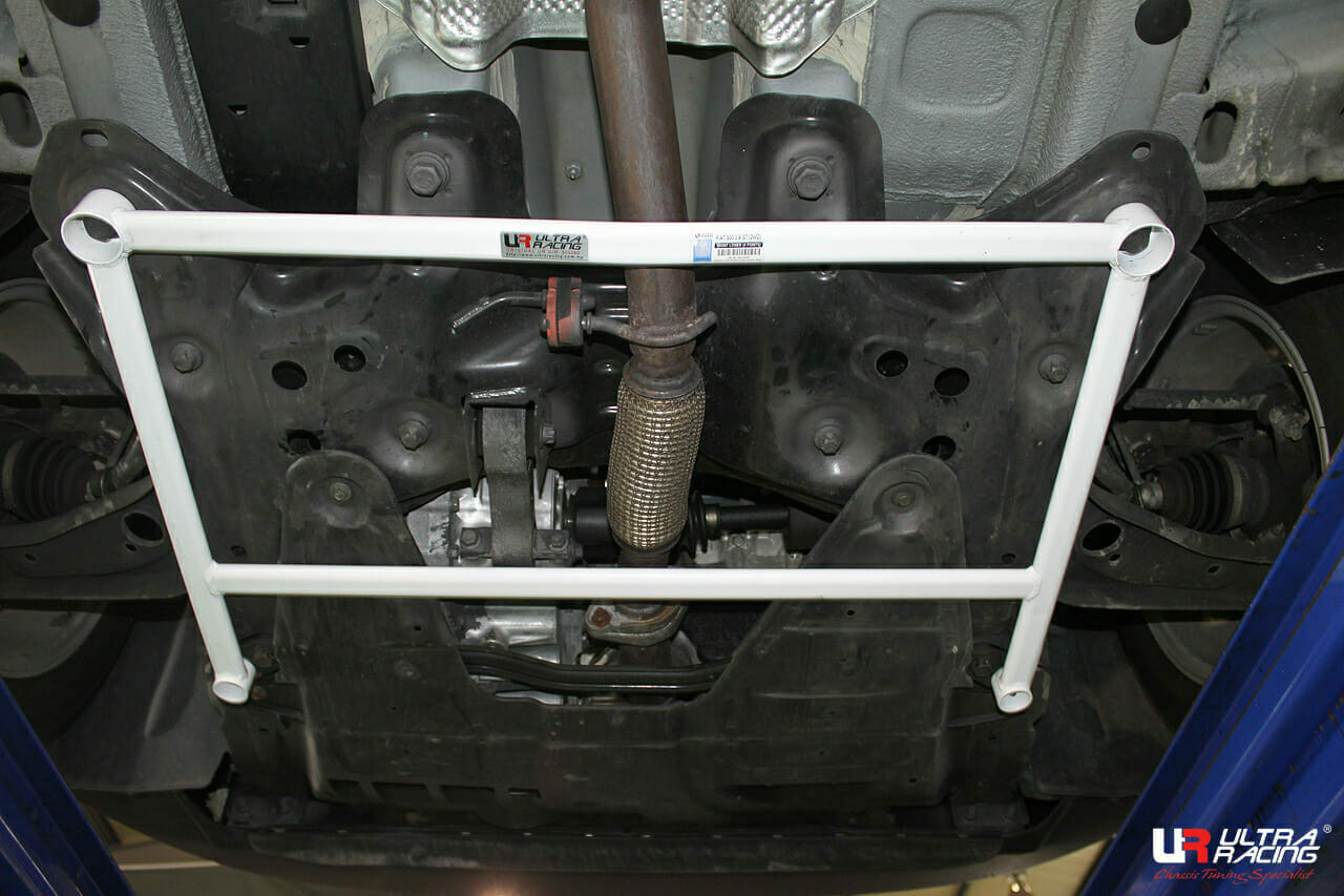 Fiat-500-07+-09./1.4-UltraRacing-4-Point-Front-H-Brace-2433